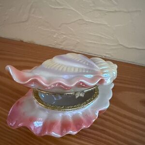 Beautiful shell jewelry box